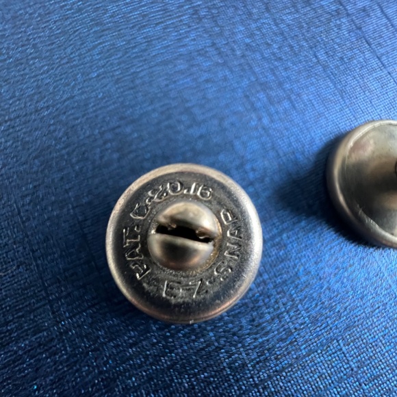 2 Pair of Vintage 'Snap Back' Cuff Links - Picture 9 of 10
